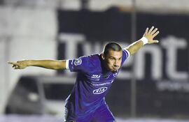 richard-franco-24-anos-uno-de-los-referentes-y-goleador-del-mediocampo-del-equipo-de-sol-de-america--225911000000-1571952.jpg