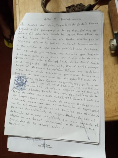 Acta de procedimiento donde costa la firma del jefe del puesto policial, quién afirmó "desconocer" el caso.