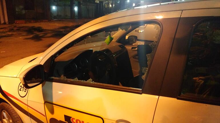 Destrozos provocados por hinchas violentos del Sportivo Luqueño.