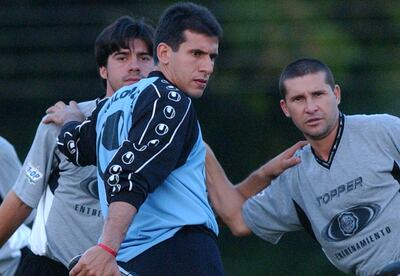 Danilo Aceval (de espaldas) en una imagen de archivo durante un entrenamiento del club Olimpia, junto a otros como Julio César Cáceres y Mauro Caballero.