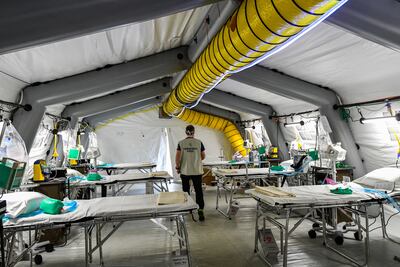 Vista de campaña de un hospital de campaña en Cremona, montado para tratar a pacientes con coronavirus.