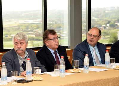 El parlasuriano Ricardo Canese (FG), el titular de la EBY, Nicanor Duarte Frutos (c), y el senador Abel González (PLRA, llanista).