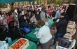 Feria de tomates en la Plaza Italia.