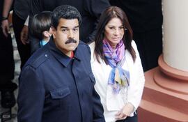 el-gobernante-venezolano-nicolas-maduro-y-su-esposa-cilia-flores-dos-sobrinos-de-la-pareja-uno-de-ellos-ahijado-del-mandatario-estan-acusados-de-203258000000-1398140.jpg
