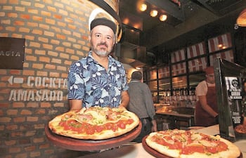 una-pizza-especial-para-el-almacen-de-pizzas-00217000000-1713276.jpg
