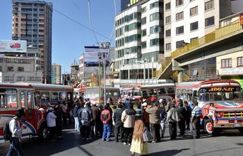 la-paz-foto-podria-paralizarse-este-lunes-si-el-gobierno-no-llega-a-un-acuerdo-con-los-sindicatos-efe-205542000000-1470323.jpg