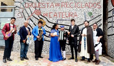 Parte del elenco y los músicos que subieron a escena con una versión especialmente para niños de “El barbero de Sevilla”, de Gioachino Rossini, y que hoy se podrá ver gratuitamente.