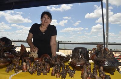 La ceramista Julia Isidrez dictará hoy un taller en el stand de la Secretaría Nacional de Cultura.