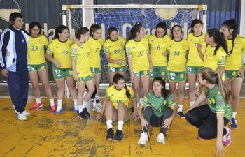 este-es-el-equipo-del-plantel-femenino-de-la-federacion-sanjuanina-de-handbol-que-derroto-a-encarnacion-por-24-a-14--215934000000-1464492.jpg