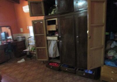 La caja de seguridad del ropero de la casa fue violentada por los malvivientes para llevarse el dinero de la docente.