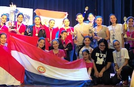parte-del-grupo-de-bailarinas-de-canindeyu-que-conquisto-importantes-reconocimientos-en-festivales-de-la-argentina--204427000000-1764159.jpg