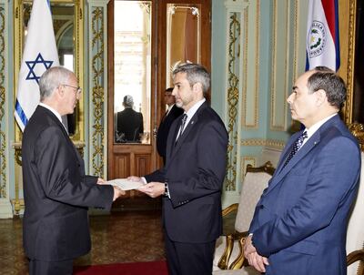 El nuevo embajador de Israel, Yoed Magen (izq.), presentó ayer sus cartas credenciales en el Palacio de López.
