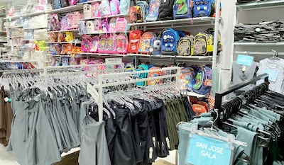 Unicentro ofrece buenos descuentos en útiles y uniformes.