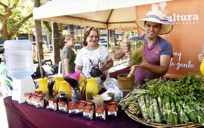 En la Plaza O’Leary se ofrecieron ayer tereré, remedios y comida.