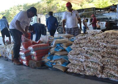 Parte del lote de kits de productos que llegó a Fuerte Olimpo.