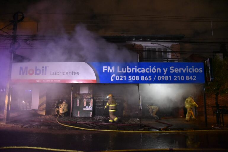 Incendio en local de venta de lubricantes ubicado en Fernando de la Mora, Zona Sur.