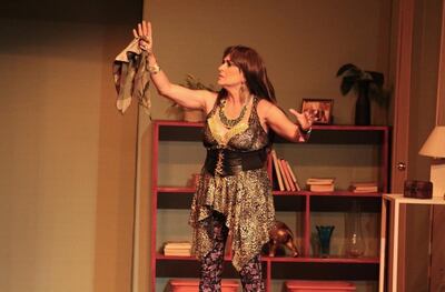 Lourdes García saca a relucir su habilidad para la comedia en “Tu madre o yo”.