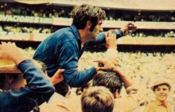 el-portero-brasileno-felix-llevado-a-hombros-por-companeros-el-21-de-junio-de-1970-tras-ganar-el-mundial--144749000000-448238.jpg