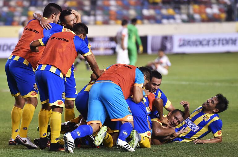 Deportivo Capiatá, Universitario.