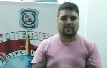 el-supuesto-sicario-chileno-jorge-abraham-moya-gaete-alias-el-guaton-moya-fue-detenido-ayer-en-el-barrio-la-recoleta-por-agentes-de-la-interpol-qu-230502000000-1297182.jpg