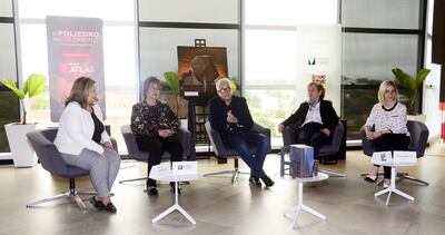 Lilian Ojeda, Verónica Torres, Osvaldo Salerno, Graciela Mayor y Cinzia Rosini, de Atlas.