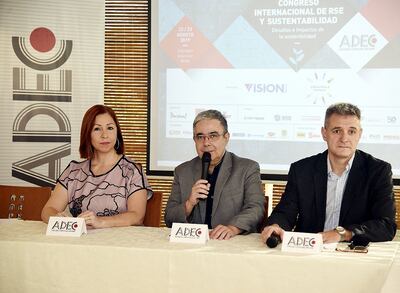 Gisella Lefebvre, el titular de la ADEC, Juan Luis Ferreira, y Yan Speranza, del Comité de RSE, brindaron detalles del evento.