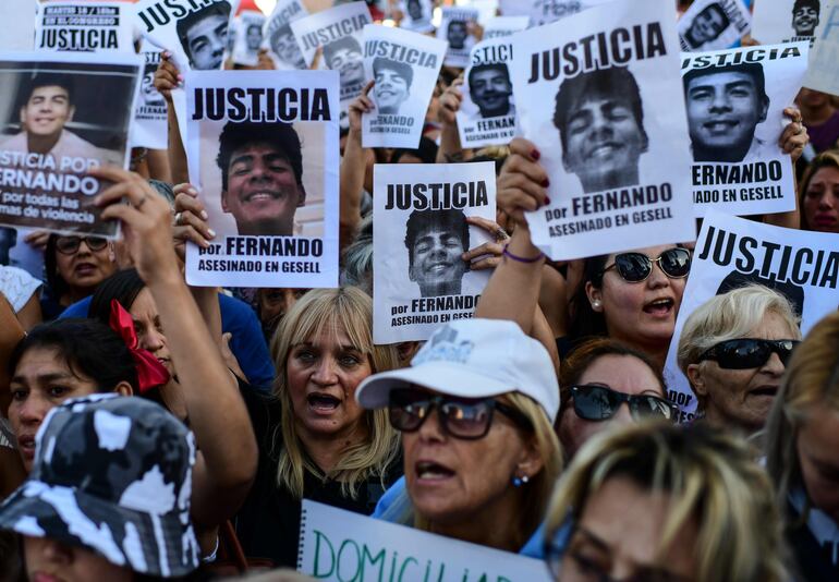 Multitudinaria convocatoria pidiendo "Justicia para Fernando".