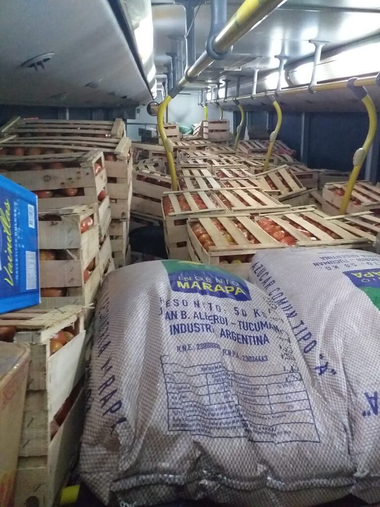 La unidad de transporte público traía productos por un valor estimativo de hasta G. 40.000.000, según la Policía.