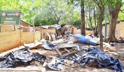 La plaza Independencia quedó como un chiquero. El espacio sigue estando ocupado.