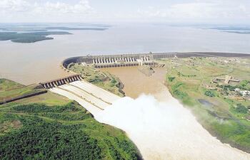 complejo-hidroelectrico-de-itaipu-de-izquierda-a-derecha-el-vertedero-la-presa-principal-y-casa-de-maquinas-presa-lateral-izquierda-y-detras-el-221737000000-536282.jpg
