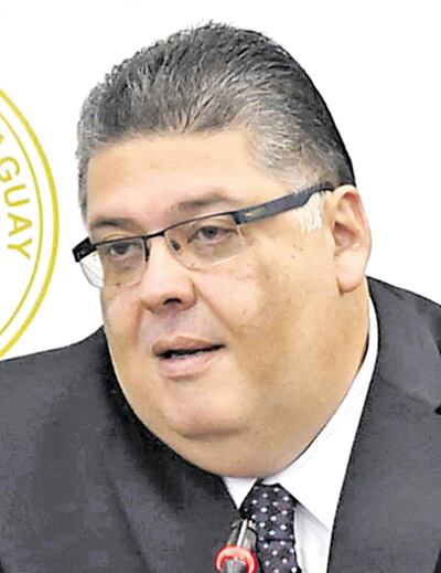 El 18 de junio el fiscal Édgar Sánchez  pide a la  jueza Lici Sánchez desestimar la denuncia contra Horacio  Cartes.