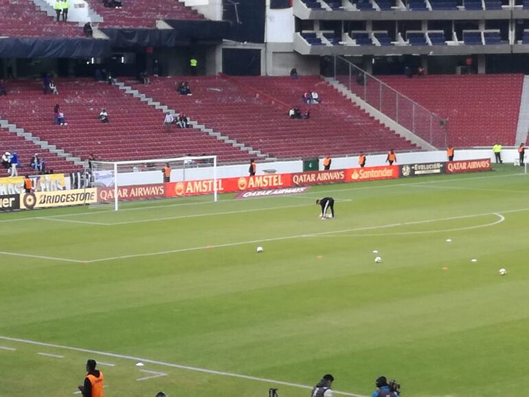 El estadio Casa Blanca donde a las 20:30 jugarán Liga y Olimpia por la Copa Libertadores.