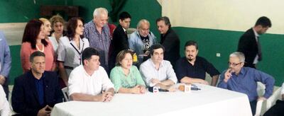 Sentados, de izq. a der., Guillermo Willy Cortés, Efraín Alegre, Josefina Duarte, Carlos Filizzola, Fernando Camacho y Jorge Querey.