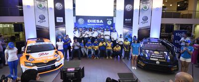 En pleno, los integrantes del Team Diesa SA junto a los directivos de la firma, anoche en el lanzamiento del nutrido equipo.