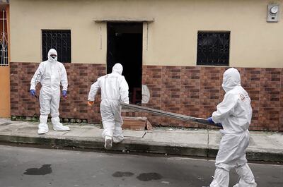 Los servicios de funerarias no dan abasto en la ciudad de Guayaquil, Ecuador. El sistema sanitario se ve desbordado.