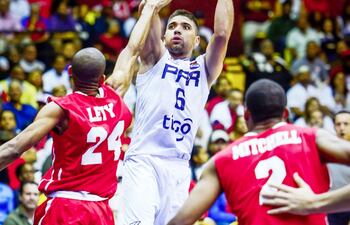 ramon-bebencho-sanchez-hizo-un-gran-partido-en-panama-pero-no-alcanzo-esta-noche-estara-de-nuevo-contra-argentina-fiba-233811000000-1683515.jpg