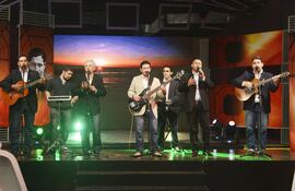 con-ritmicas-canciones-el-grupo-esencia-ofrece-un-atractivo-repertorio-de-la-musica-paraguaya-e-internacional-para-deleite-de-la-gran-teleaudiencia-d-203226000000-1332193.jpg