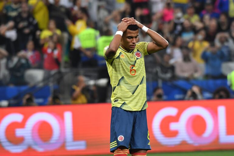 Willian Tesillo erró el quinto penal de Colombia en la serie contra Chile.