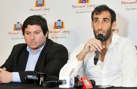 junto-al-abogado-ricardo-scarone-el-jugador-roberto-nanni-en-la-rueda-de-prensa-en-la-que-acuso-de-mentirosos-a-los-directivos-y-aviso-que-en-el-230639000000-552119.jpg