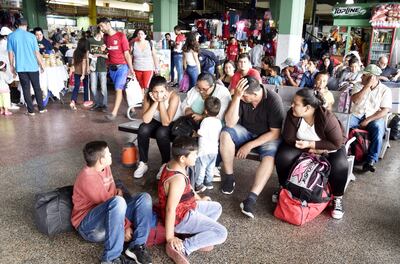 Más de 50.000 pasajeros pasaron ayer por la Terminal de Ómnibus de Asunción. La mayoría de los pasajes comprados son para zonas del norte del país, señalaron funcionarios municipales.