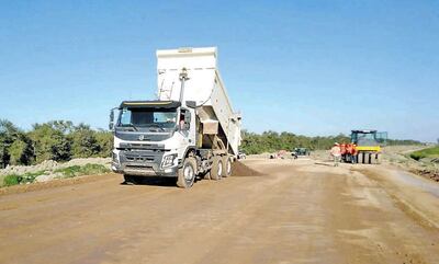 Hombres y máquinas trabajan en el subtramo 20 de Carmelo Peralta.