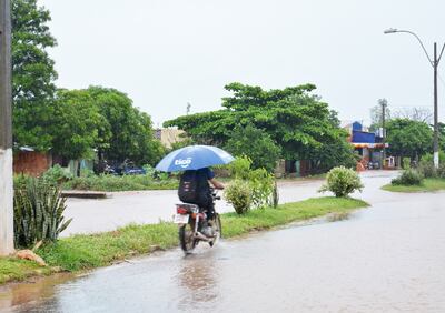 La avenida Boquerón, totalmente  inundada tras la lluvia de ayer.