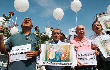 periodistas-colombianos-manifiestan-su-solidaridad-con-los-colegas-ecuatorianos-asesinados-por-las-farc-efe-200957000000-1700669.jpg