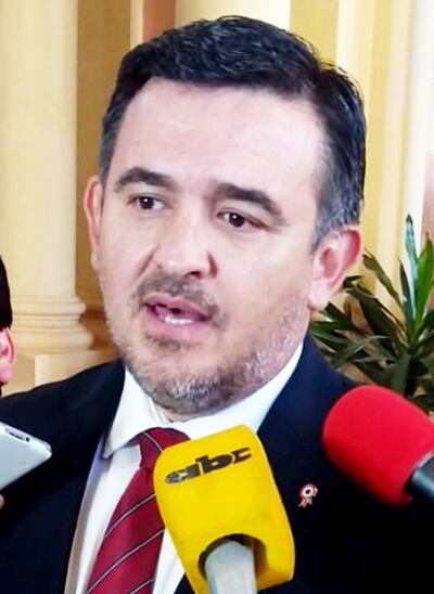 Eduardo Petta, ministro de Educación, visitó ayer a la mañana al presidente Mario Abdo Benítez, en el Palacio de López.