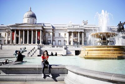 Trafalgar Square, un sitio emblemático de Londres, semi vacío. El Gobierno británico prepara su plan de desconfinamiento gradual considerando que está superando el pico de la pandemia.