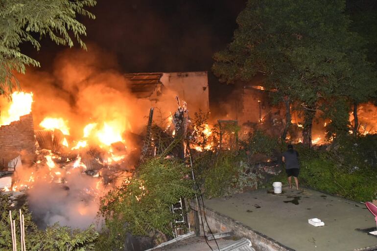 El incendio se registró en la zona de Trinidad, en Asunción.