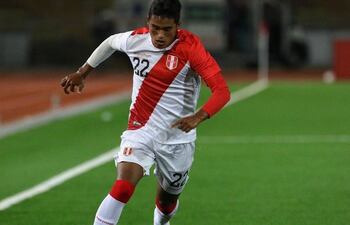Kluiverth Aguilar con la camiseta de la selección inca.