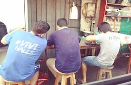 un-comedor-instalado-en-plena-avenida-en-el-mercado-4-sobre-rodriguez-de-francia-casi-peru-154509000000-1735305.jpeg
