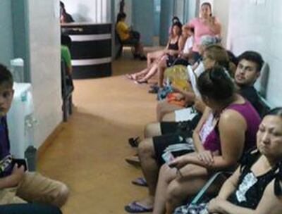 Los pacientes de Urgencias del Hospital de IPS en San Antonio se quejaron de que solo había un médico para atenderlos.