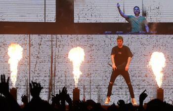 con-efectos-de-fuego-humo-y-pirotecnia-se-presento-el-grupo-the-chainsmokers--191835000000-1763473.jpg